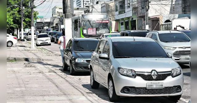 Imagem ilustrativa da notícia Belém: veículos estacionados em local proibido viram rotina