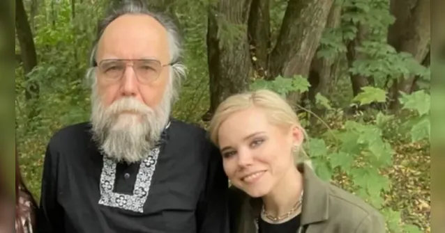 Imagem ilustrativa da notícia Filha do guru de Putin morre em explosão de carro na Rússia