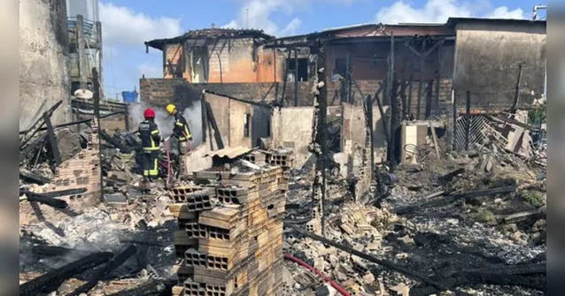 Imagem ilustrativa da notícia Corpo de Bombeiros realiza rescaldo após incêndio em Breves