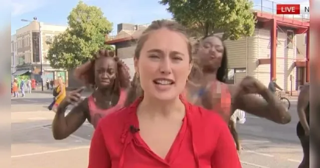 Imagem ilustrativa da notícia Repórter de TV é surpreendida por mulher com seios à mostra
