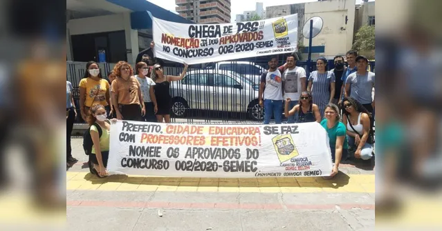 Imagem ilustrativa da notícia Concursados bloqueiam avenida e exigem nomeação na Semec