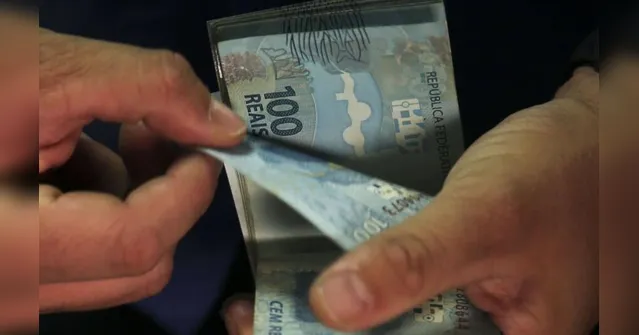 Imagem ilustrativa da notícia Auxílio Caminhoneiro: valor da "repescagem" será pago hoje