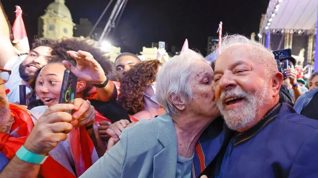 Imagem ilustrativa da notícia Datafolha: Lula
lidera entre beneficiários do Auxílio Brasil