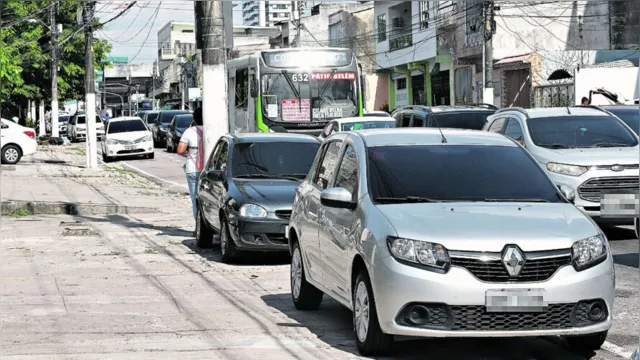 Imagem ilustrativa da notícia Belém: veículos estacionados em local proibido viram rotina