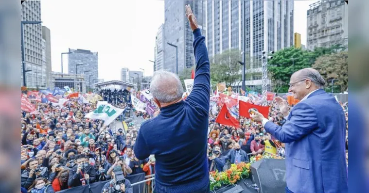 Imagem ilustrativa da notícia Lula diz que Bolsonaro vai ter que passar faixa presidencial