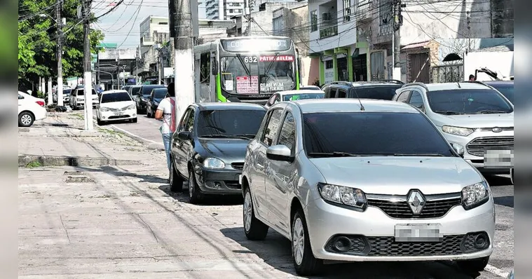 Imagem ilustrativa da notícia Belém: veículos estacionados em local proibido viram rotina
