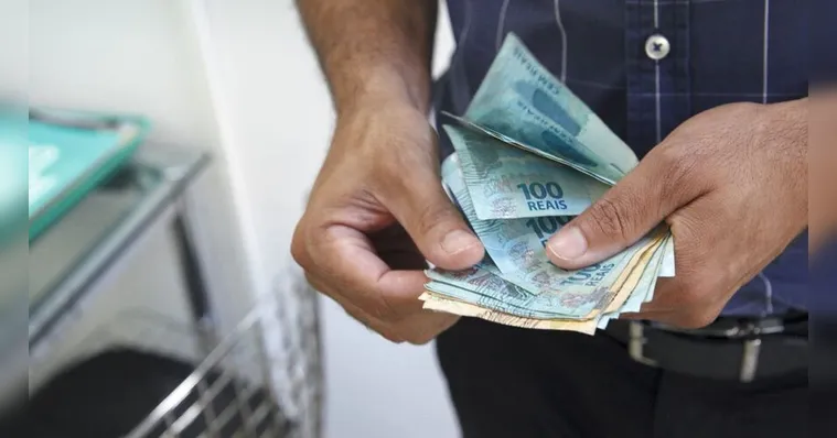 Imagem ilustrativa da notícia Sem aumento real, salário mínimo pode ser de R$ 1.302 