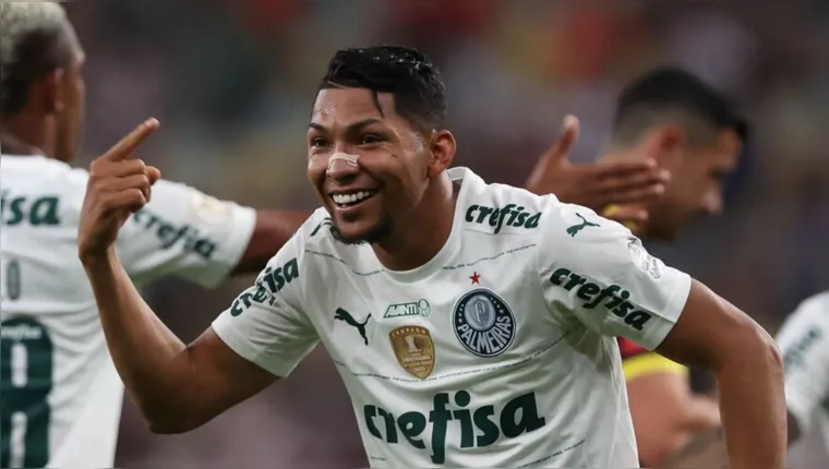 Imagem ilustrativa da notícia Vídeo: ídolo do Palmeiras se rende a Rony: "matador"