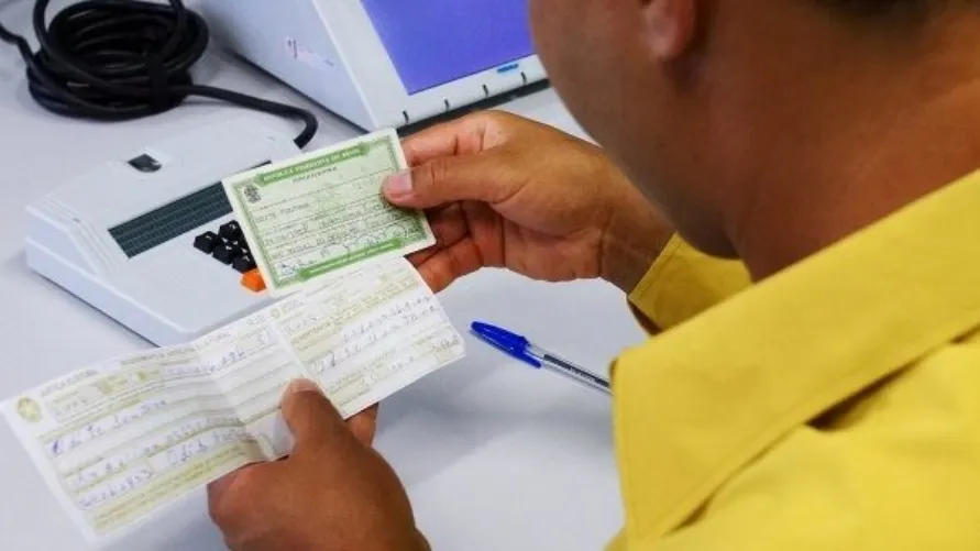 Quem não vota e não justifica fica sem poder emitir o certificado de quitação eleitoral e pode ficar impedido de emitir documentos de identidade