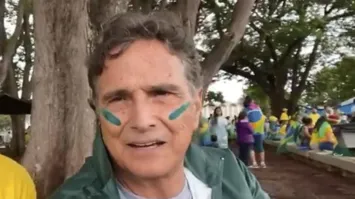 Nelson Piquet foi um dos financiadores da campanha do presidente Jair Bolsonaro (PL), doando R$ 501 mil.