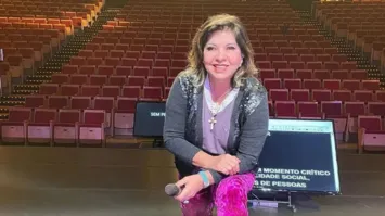 Cantora revelou detalhes de sua primeira vez, em entrevista ao podcast Posso Mandar Áudio?