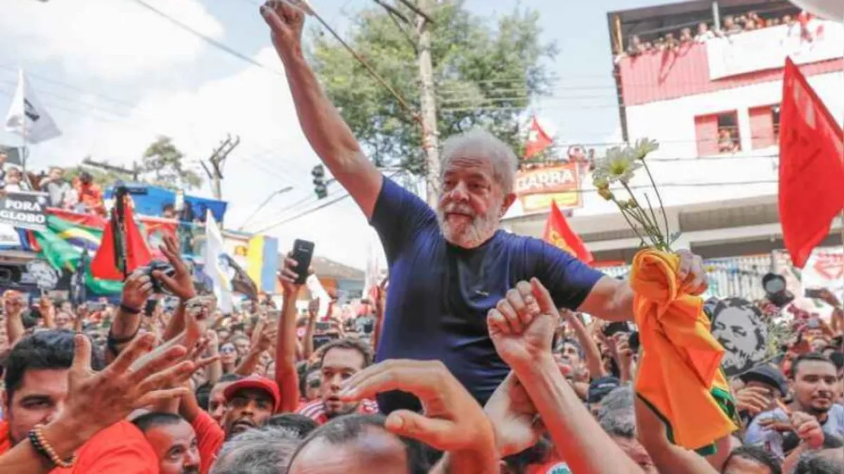 Imagem ilustrativa da notícia Lula é eleito presidente num país dividido ideologicamente.