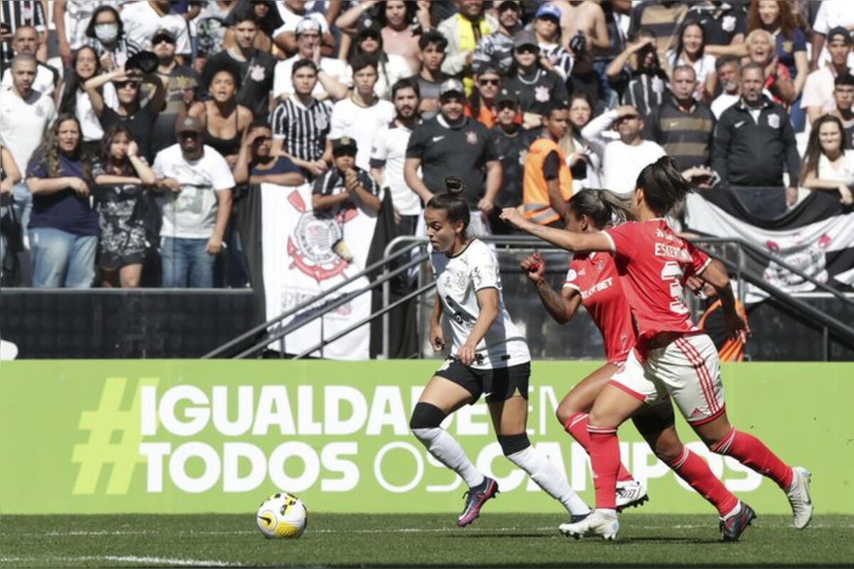 Com recorde de público, Corinthians é tetracampeão do brasileiro feminino -  Diário do Litoral