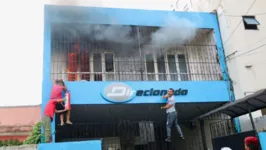 Imagem ilustrativa da notícia Vídeo: incêndio atinge prédio de cursinho no centro de Belém