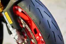 Imagem ilustrativa da notícia Pirelli possui um novo pneu esportivo para
motocicletas