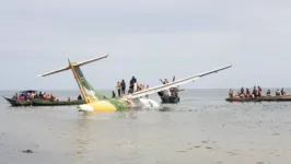 O voo PW494, operado pela Precision Air, atingiu a água durante tempestades e chuvas fortes.