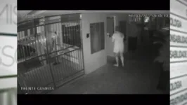 Imagem ilustrativa da notícia Videos mostram advogada com faca usada para matar mãe; veja