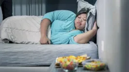 Uma pessoa que dorme mal é capaz de consumir 500 calorias a mais do que consumiria normalmente.