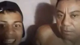 Chiquinho foi achado pela irmã algumas horas depois agonizando com mais de 20 golpes de tesoura pela cabeça e corpo, mas Kauan já havia fugido.