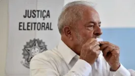 Imagem ilustrativa da notícia Lula vota em São Bernando do Campo e critica Zambelli
