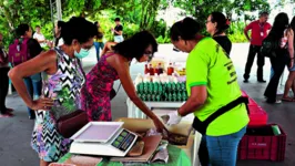 Agricultores comemoraram as boas vendas durante o evento