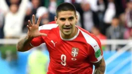 Aleksandar Mitrovic abriu o placar para a Sérvia contra a Suíça