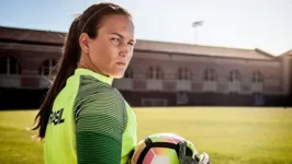 A brasileira Aline Reis de 33 anos é treinadora de goleiras do Orlando Pride.