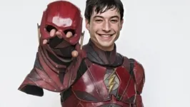 Ezra é o protagonista de The Flash e tem se envolvido em polêmicas