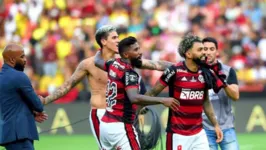 Gabigol pede pela permanência de Rodinei após tri da Libertadores.