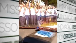 Alunos da escola militar demonstraram apoio ao professor de História preso na quarta-feira (21).