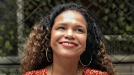 Teresa Cristina é uma das grandes referências femininas do samba no país.