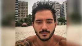 Victor Arthur Possobom, 32 anos, foi flagrado agredindo o enteado de apenas 4 anos.