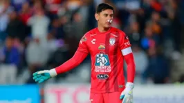 Goleiro Oscar Ustari, do Pachuca, precisou de atendimento médico após ter um “apagão”