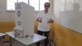 Senador Jader Barbalho (MDB) compareceu ao local de votação para exercer o direito ao voto