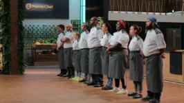 Eles precisam elaborar um menu degustação completo, com entrada, dois pratos principais e uma sobremesa