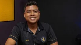 Matheus Viggo atua no jornalismo desde 2019 e obteve reconhecimento como um dos mais influentes do Brasil no Twitter