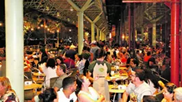 O setor Serviços deve ter destaque no período. Casas de eventos esportivos, shows, festivais; hotéis; feiras gastronômicas; cinemas; casas noturnas; bares que demitiram muito durante a pandemia, agora estão voltando a repor seus quadros de pessoal