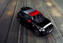 Imagem ilustrativa da notícia Mini John Cooper
Works homenageia pilota lendária