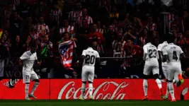 Jogadores do Real bailando na frente dos colchoneros