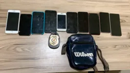 Polícia recuperou os celulares na casa de um dos suspeitos