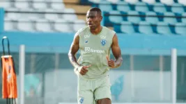 A passagem do grandalhão Salazar pelo Paysandu foi assim: só treinando