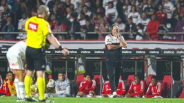 Rogério Ceni anda tendo dores de cabeça no tricolor