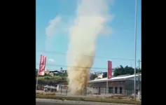 Redemoinho foi flagrado na tarde deste domingo (11) em Marabá