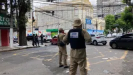 Agentes da Semob estão nas ruas para organizar o trânsito e orientar os desvios das linhas de ônibus