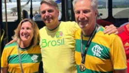 Angela Machado posou para foto com Bolsonaro e seu marido Rodolfo Landim, presidente do Flamengo