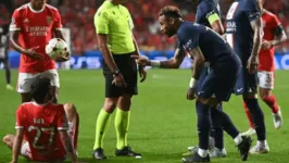 Van Basten não aprova a postura de Neymar e a personalidade do jogador durantes os jogos: "sujo"