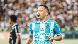 Mikael caiu nas graças do torcedor pela sua entrega em campo, mas expulsão contra o Vitória "queimou" ele com muitos adeptos