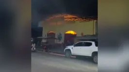 Imagem ilustrativa da notícia Vídeo: mercado municipal de Garrafão do Norte pega fogo 