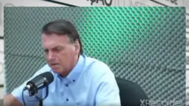 O presidente Jair Bolsonaro (PL) relata, durante entrevista, "um lance" com meninas venezuelanas de 14 e 15 anos.