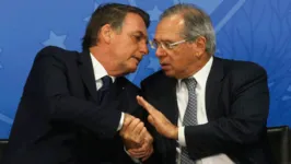 O presidente Jair Bolsonaro e o ministro da Economia, Paulo Guedes, durante cerimônia no Palácio do Planalto, em 2019.